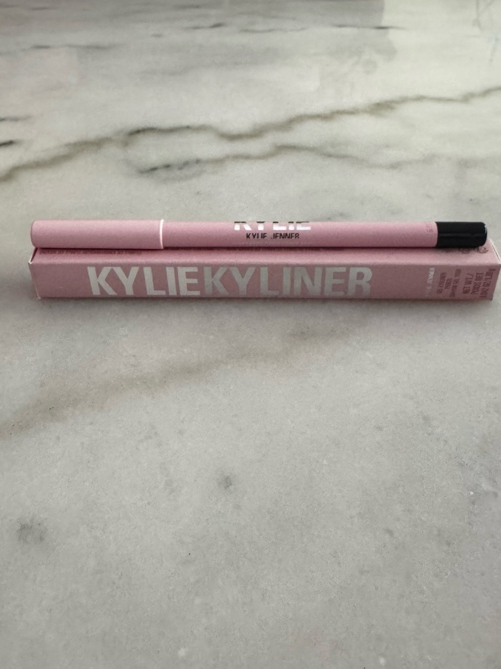 Kylie Cosmetics Kyliner gel eyeliner pencil shade 002 grey matte